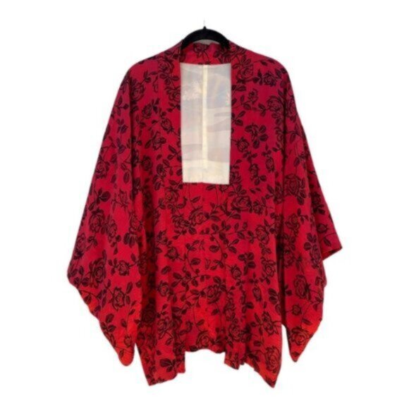 Vintage Silk Red & Black Floral Pattern Short Kimono - Picture 9 of 9